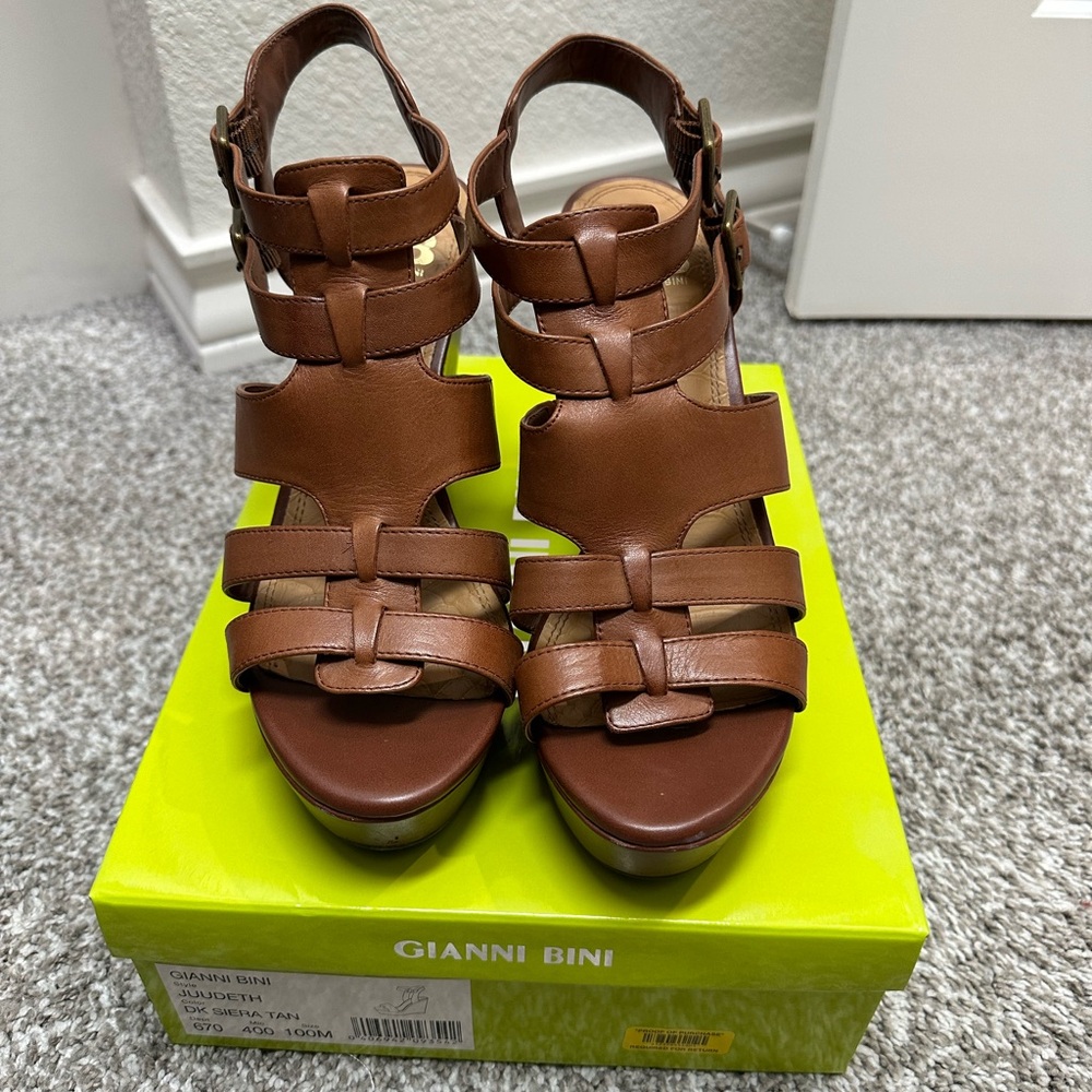 Gianni Bini Women's Tan Sandals size 10